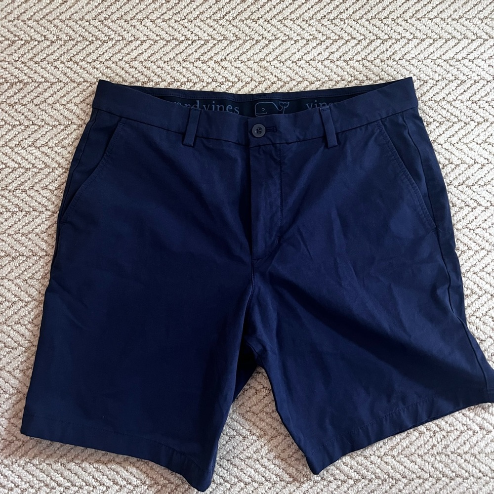 Vineyard Vines Size 32 men’s performance shorts